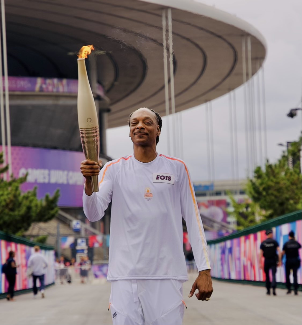    Snoop Dogg Lights Up Paris Olympics 2024 1024x1103 