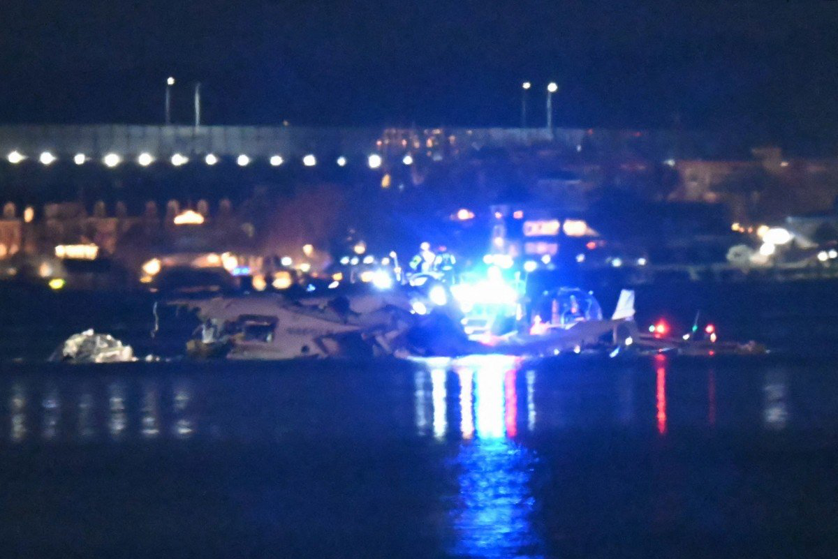 Delta Plane Overturns While Landing at Toronto Airport, 18 Injured